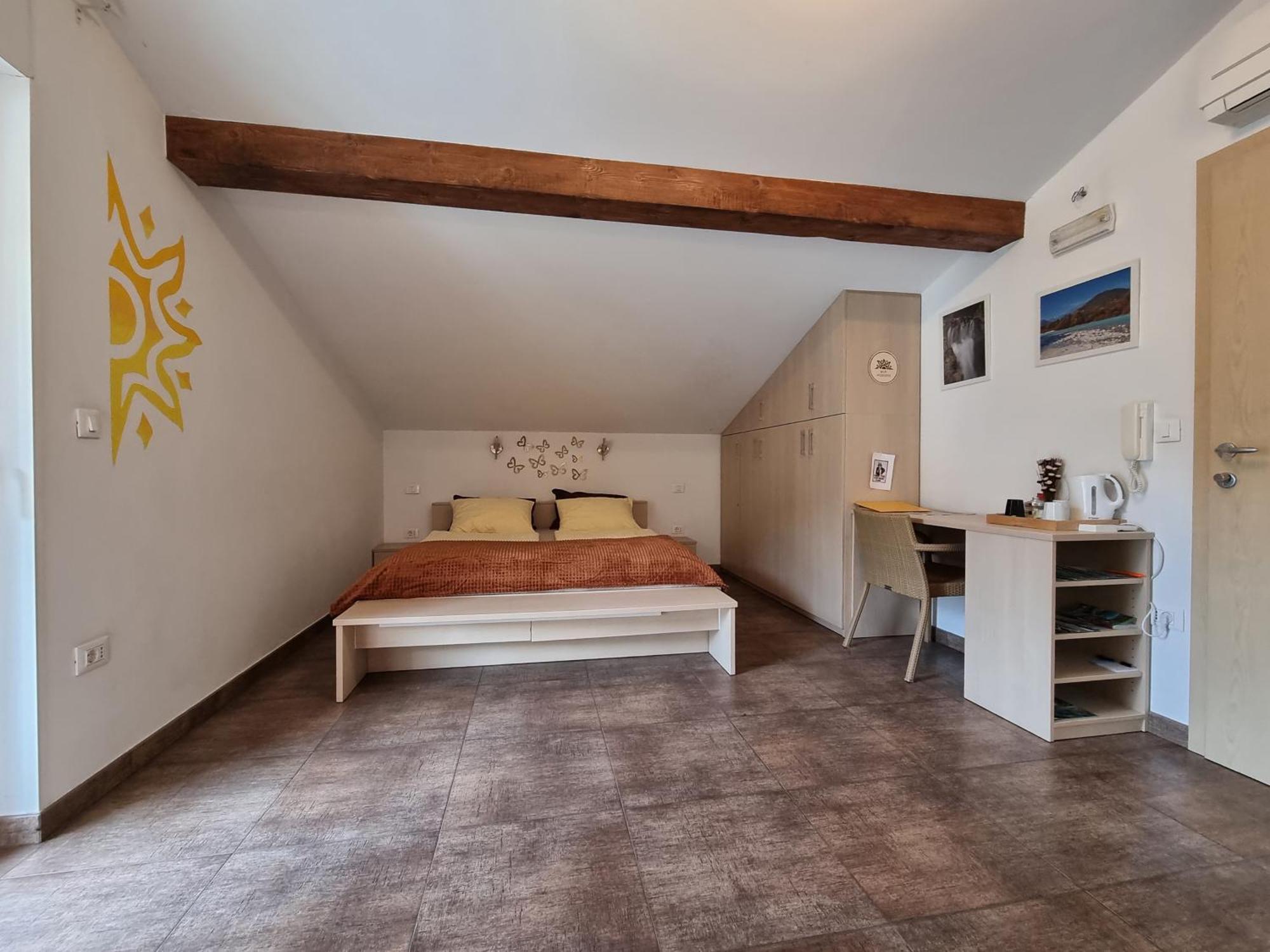 Apartment And Rooms Hisa Sonca Kobarid Esterno foto