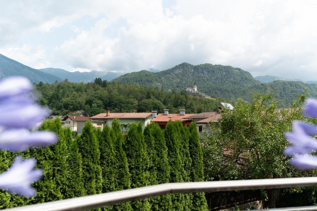 Apartment And Rooms Hisa Sonca Kobarid Esterno foto